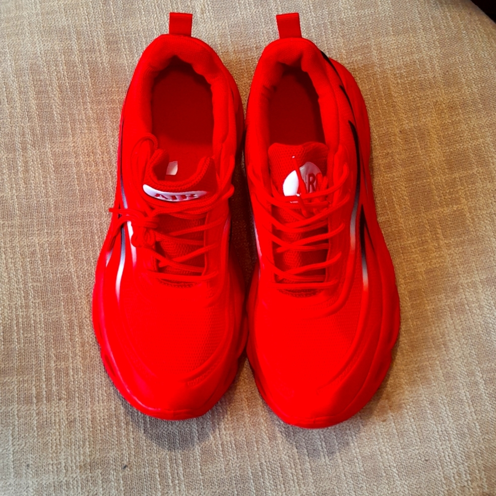 Men's Shoe. Size 8.5" (42cm). Red/Black. Brand New